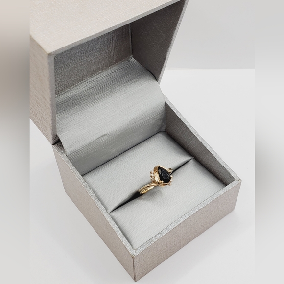 14k Solid Yellow Gold Pear Shaped Onyx & Genuine Round Diamond Ring - Picture 2 of 8